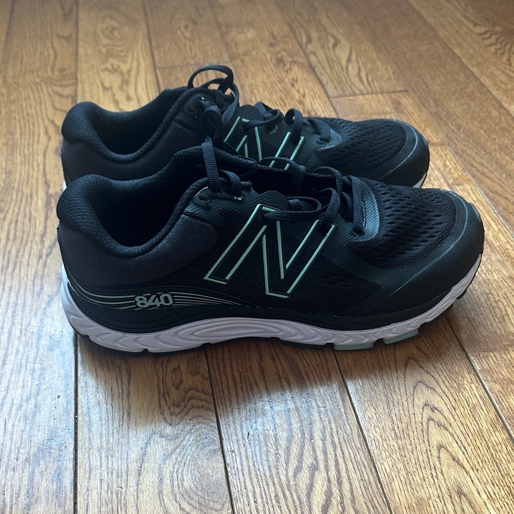 New Balance 840 Running Shoes